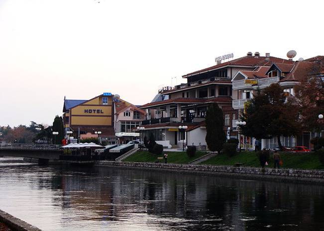 Dosya:Struga pokraj Drim.JPG